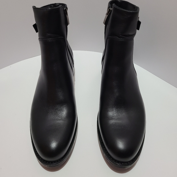 La CANADIENNE Shoes - La Canadienne Shelby Black Leather Bootie